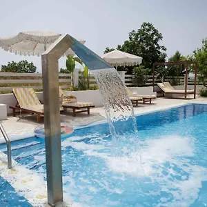 https://maggana-residence.kefaloniahotels.net