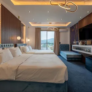 2* Hotel Greek House